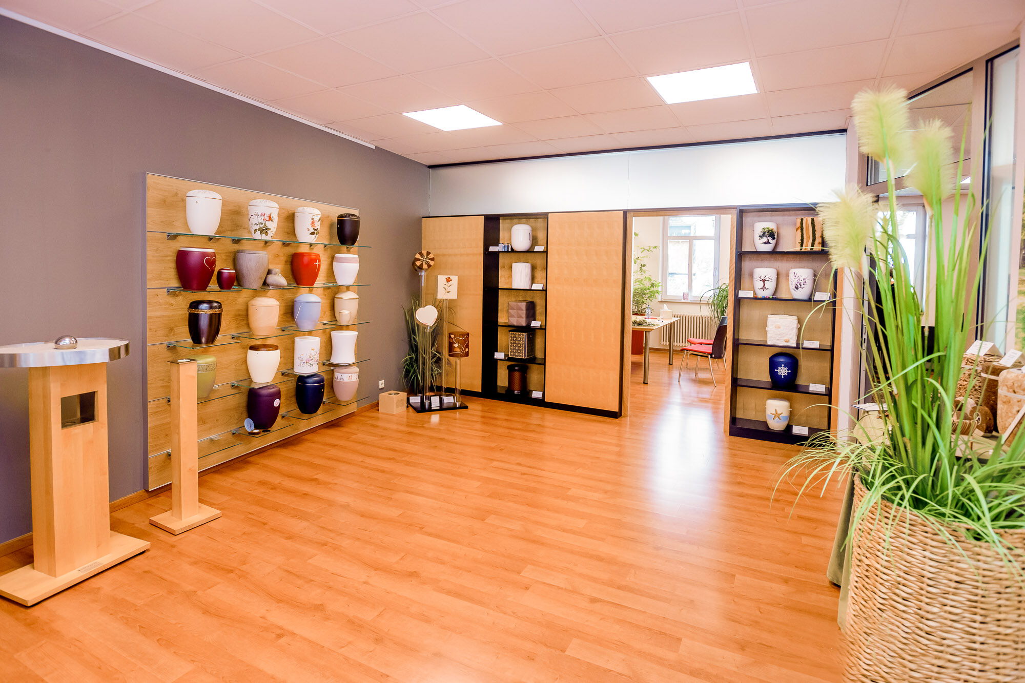 Urnenausstellung bei Bestattungen Flunkert in Reutlingen