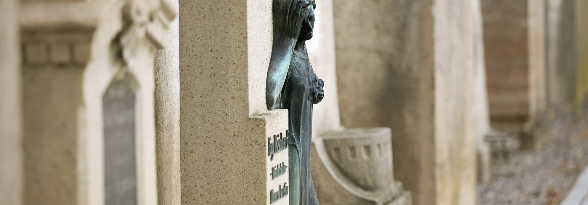Grabmale auf dem Friedhof unter den Linden Reutlingen